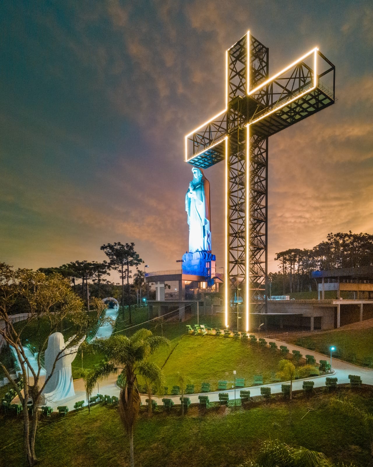 Complexo Nossa Senhora de Lourdes e do Louvor